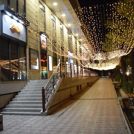 Yellow Apartment In The Center Of Bishkek Exterior foto
