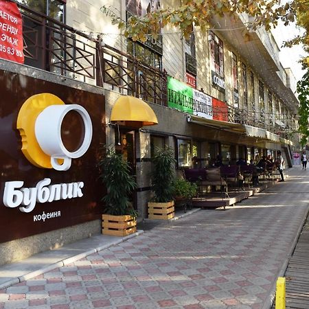 Yellow Apartment In The Center Of Bishkek Exterior foto