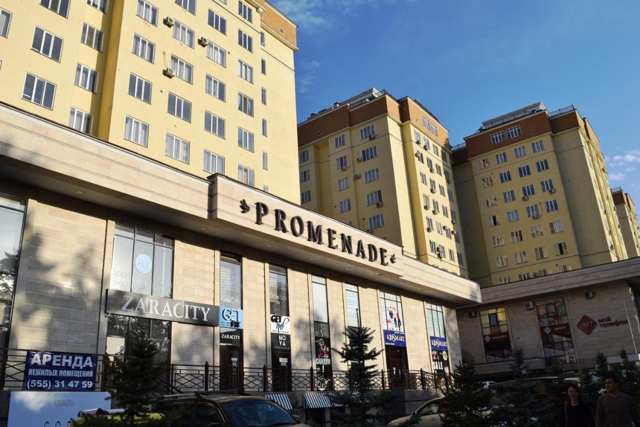 Yellow Apartment In The Center Of Bishkek Exterior foto