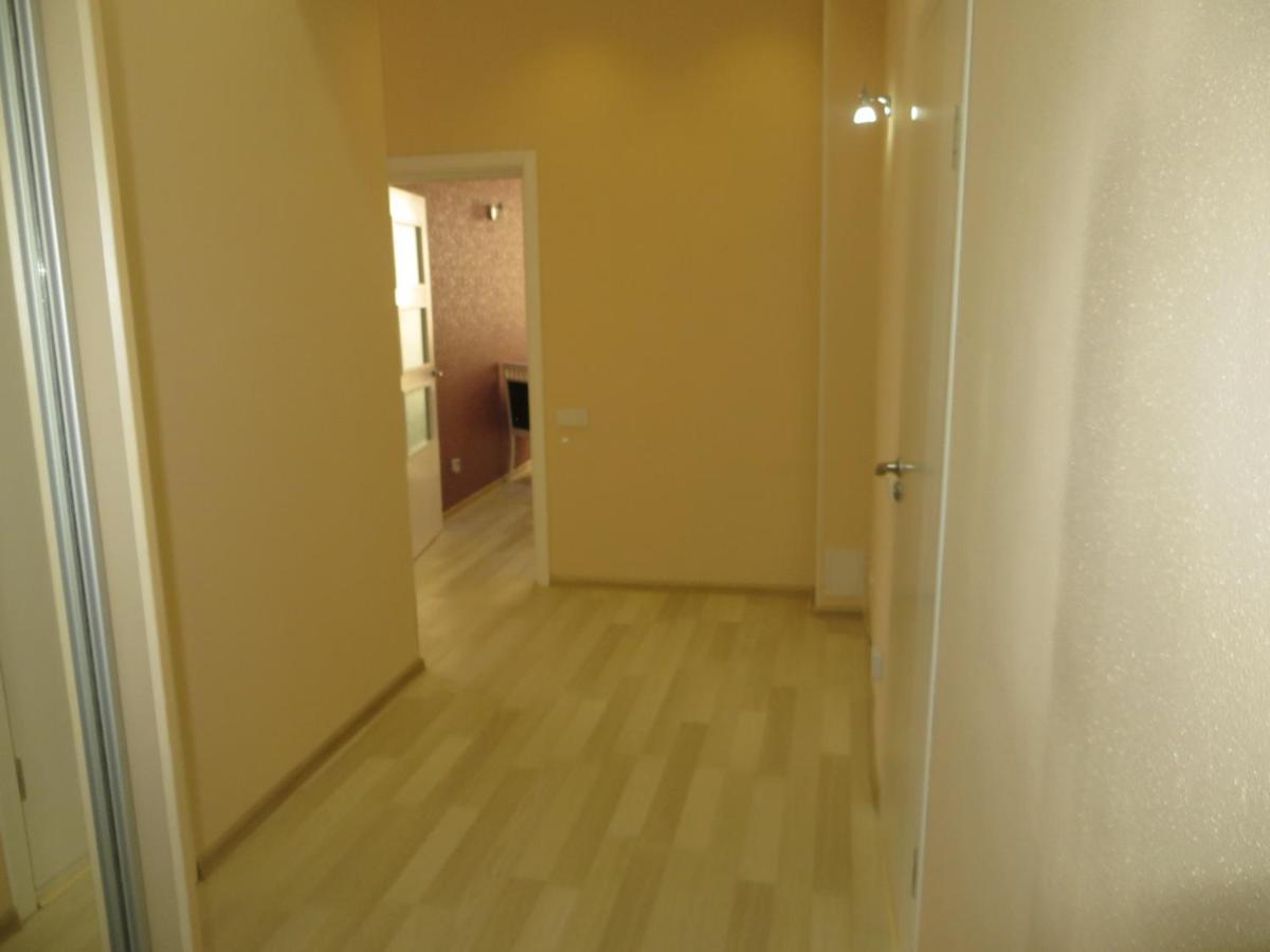 Yellow Apartment In The Center Of Bishkek Exterior foto